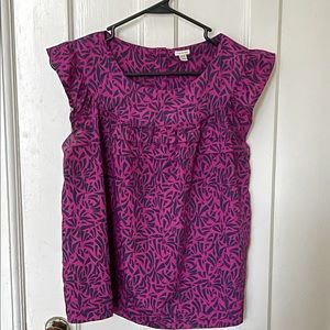 Cute boxy blouse with capped sleeves